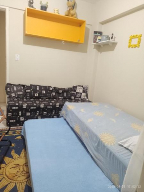Alugo quarto do apt que moro até 3pessoas CamaSolteirComAdicional sofáCama Estante Ventilador Vista para o mar e Farol de Olinda